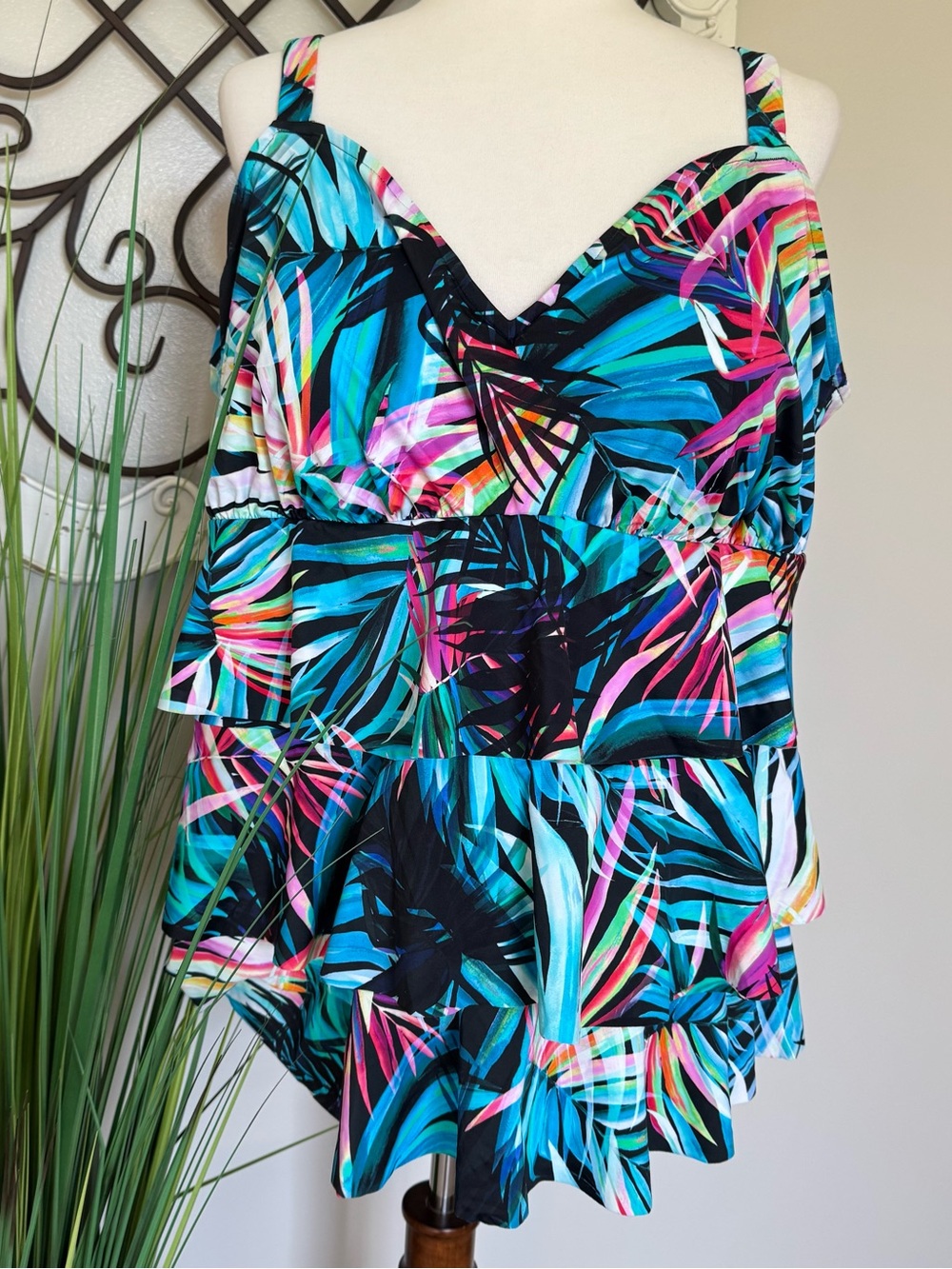 Gorgeous Size 24W Tiered Tropical Print Tankini Swimsuit Top
